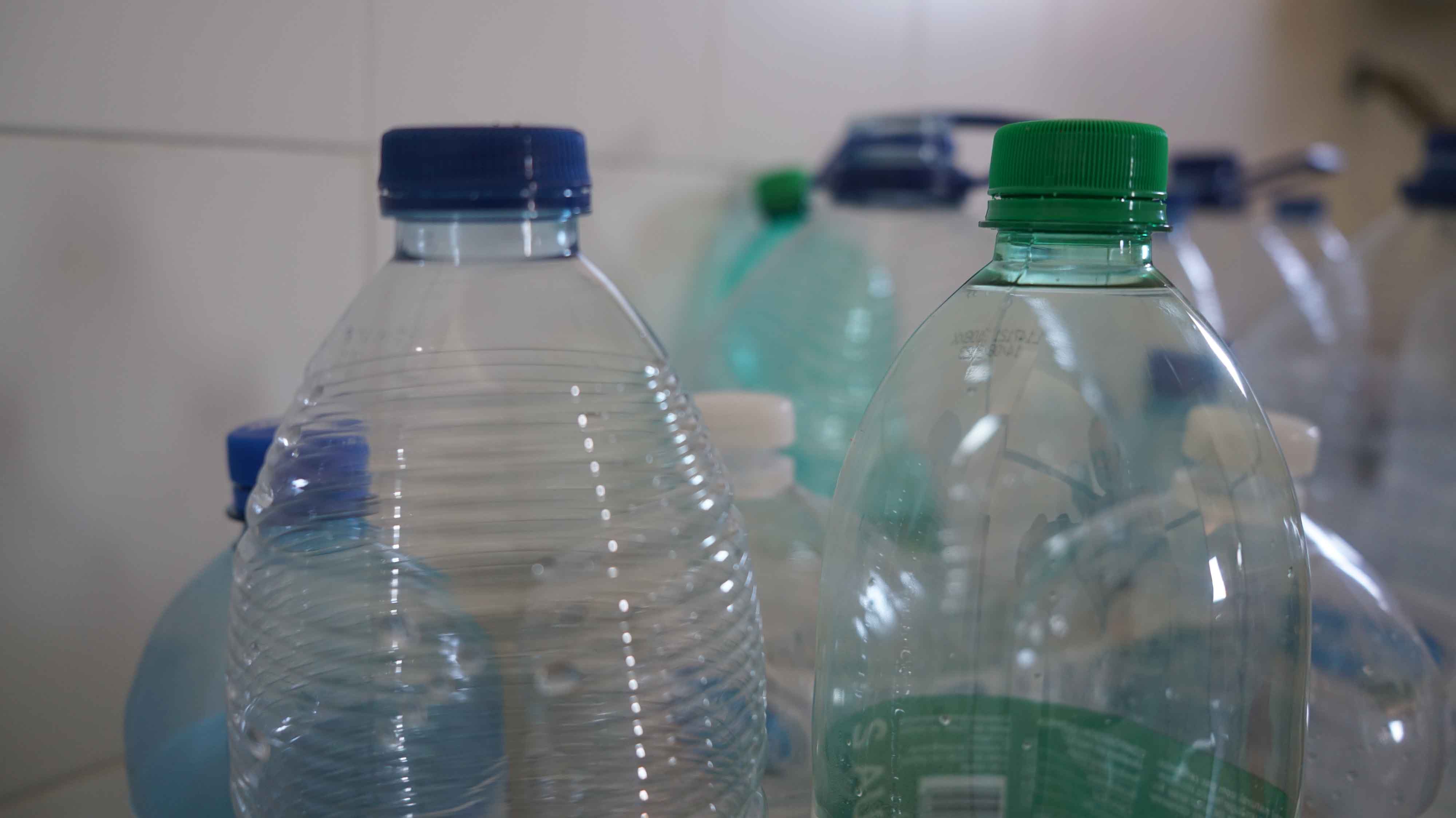 Plastikflaschen 2 4000