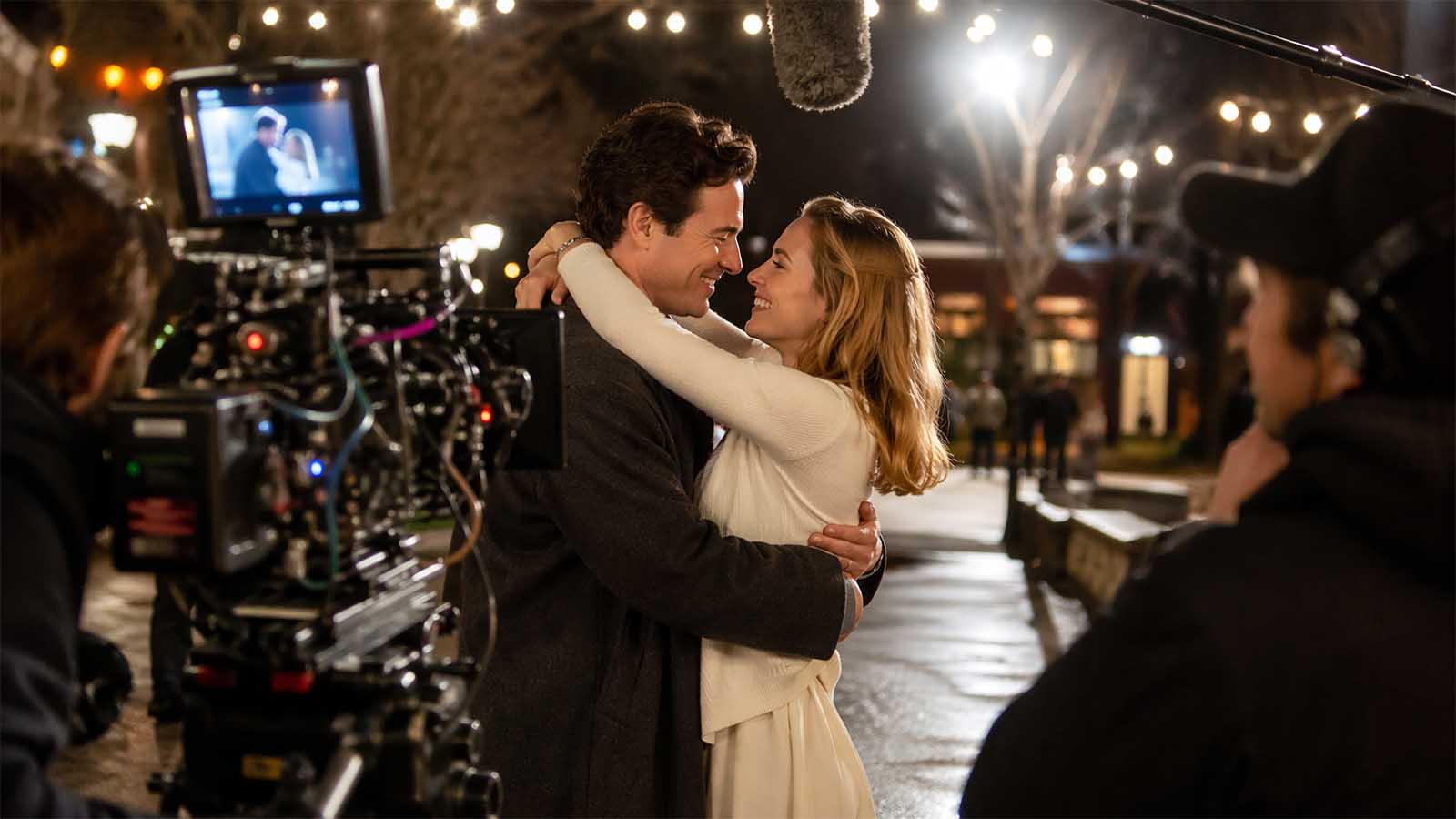 Verliebtes Paar in Filmszene