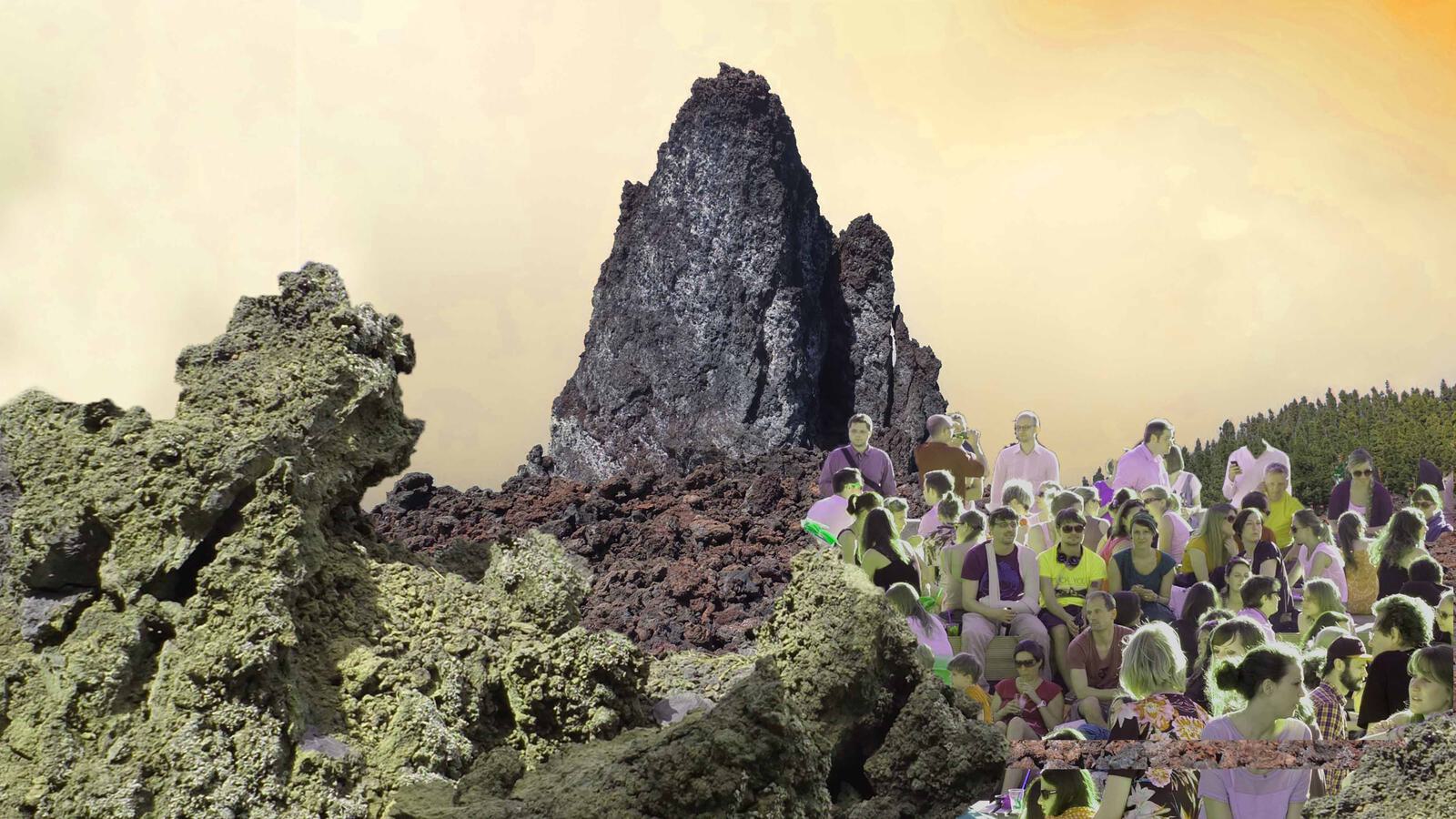 Menschen in Kraterlandschaft