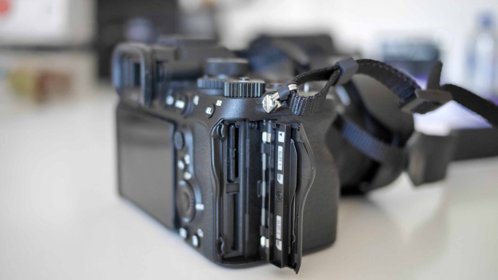 Sony A7 IV 5 SD Slots 4000