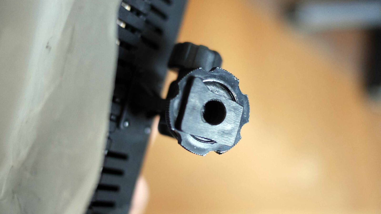 Headlight mit angebrochenem Blitzschuh Anschluss