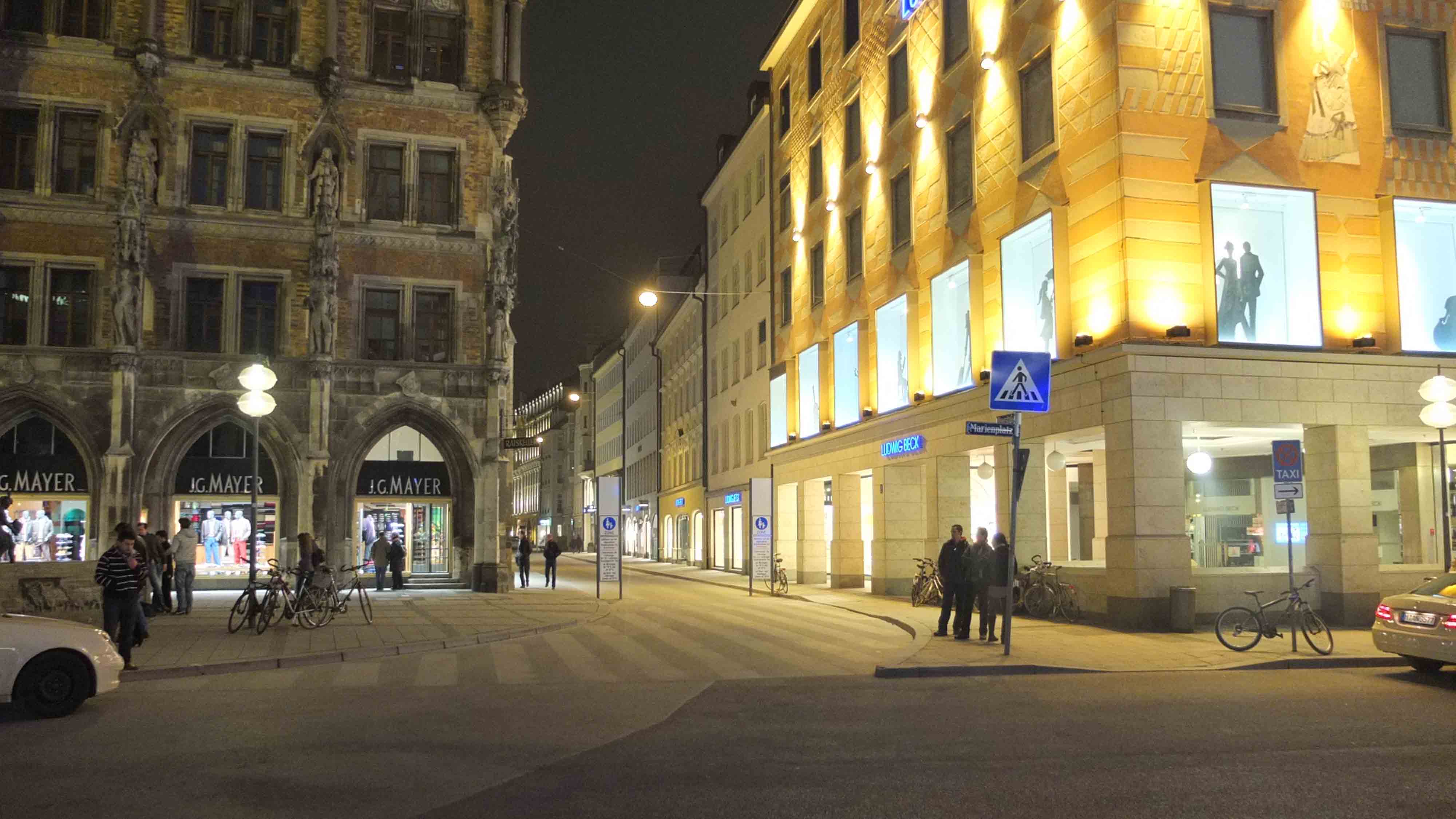 Menschenleerer Marienplatz