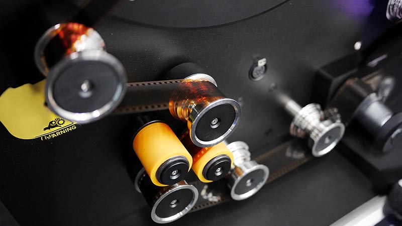 Umlaufrollen bei einem Filmscanner