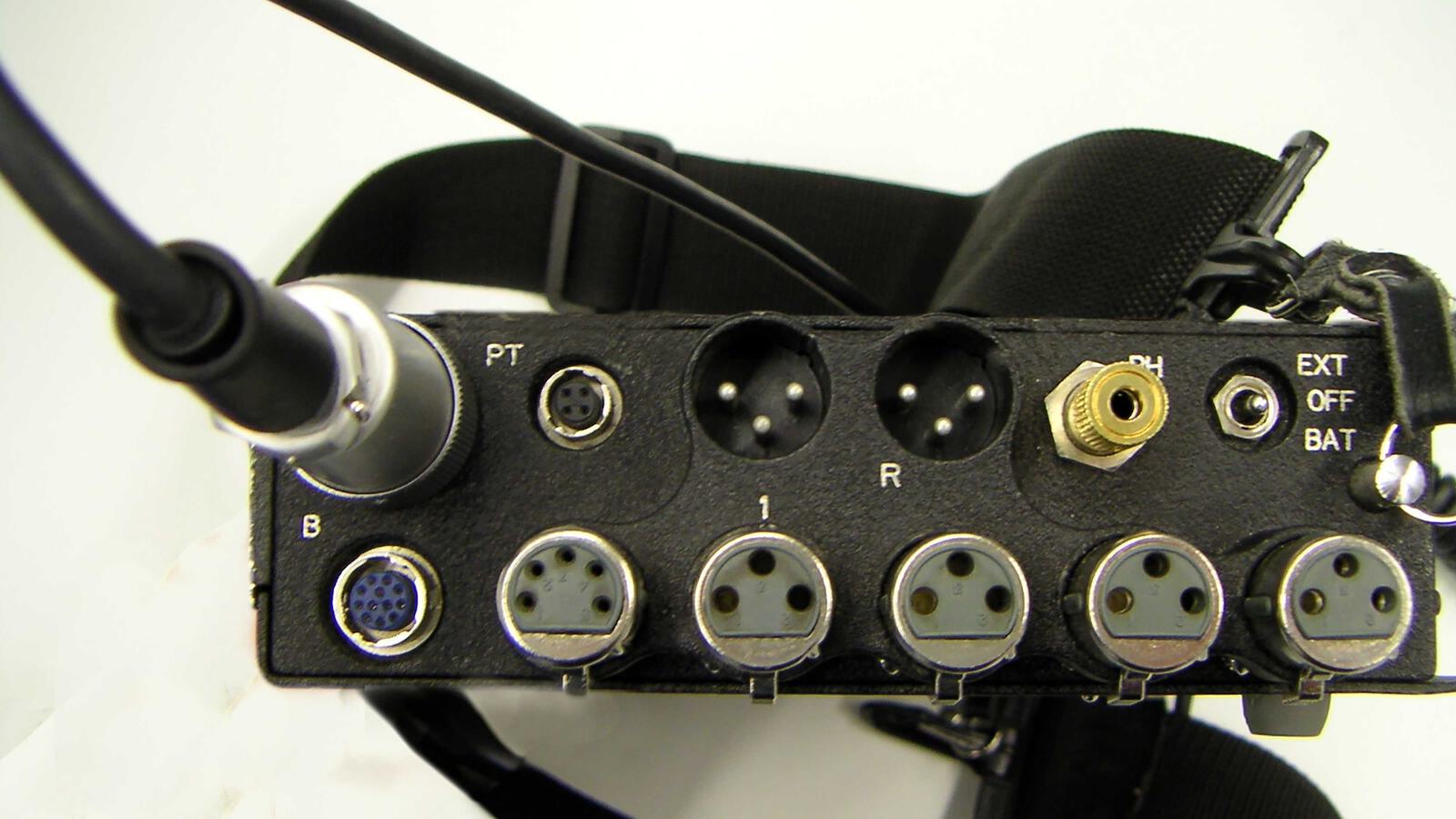 Location-Sound Mixer mit vier Mono-Eingängen sowie alternativ einem Stereoeingang