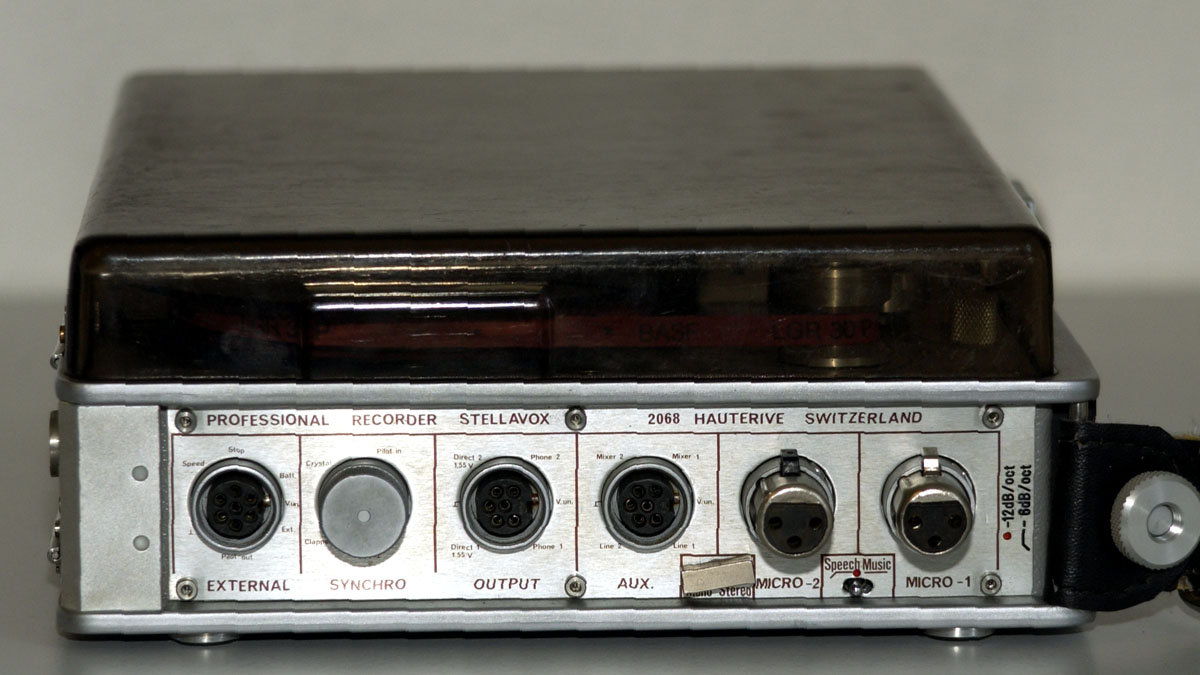 XLR-Eingänge für die Mikrofone, Tuchel-Buchsen für Line In und Pilotton auf der linken Seite