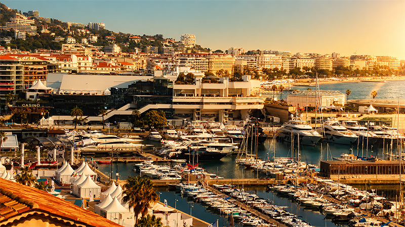Der Jachthafen von Cannes während des Filmfestivals