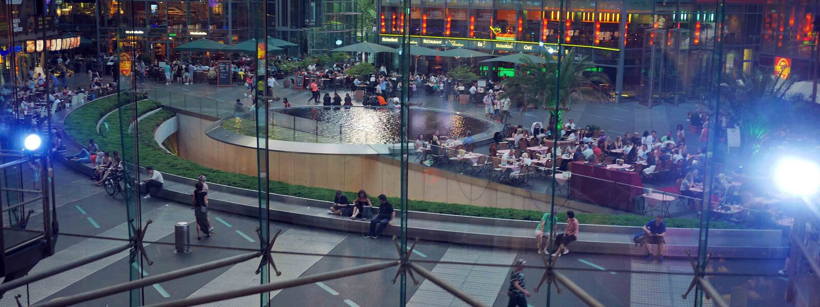 DFFB Sony Center half 4000