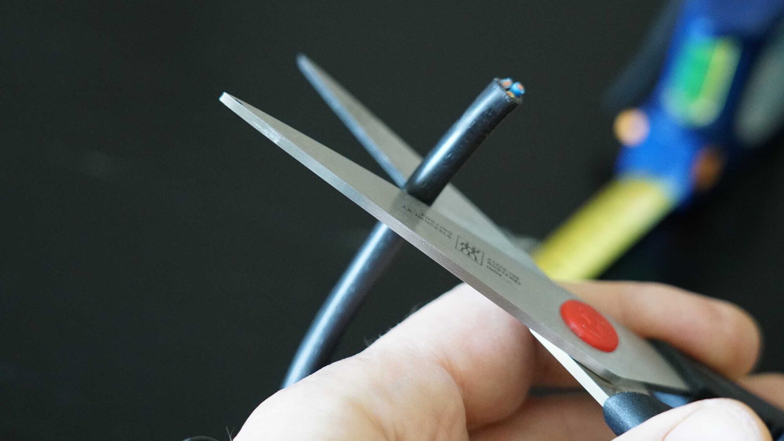 Netzstecker Mantel abtrennen 1