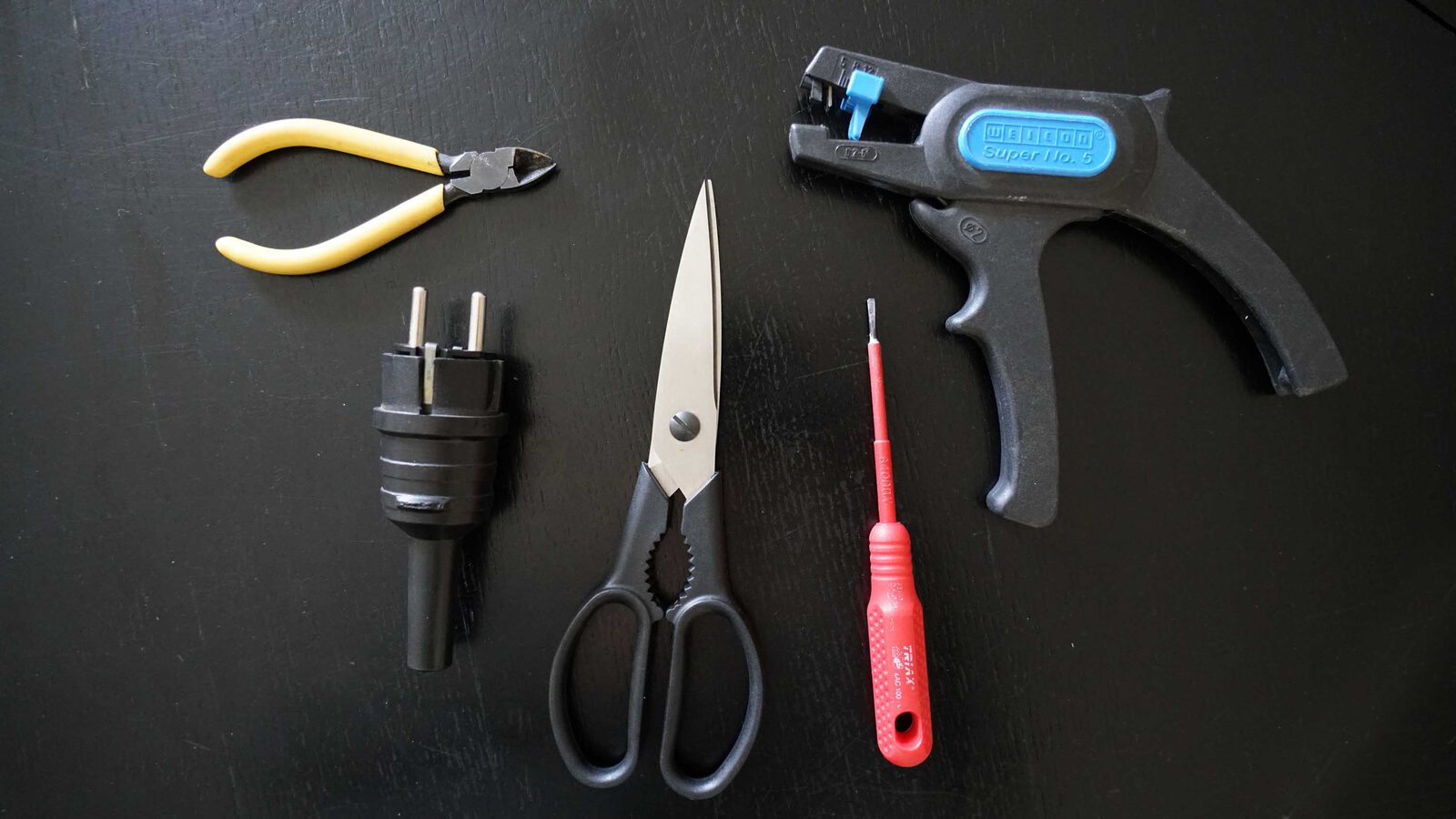 Netzstecker Werkzeug